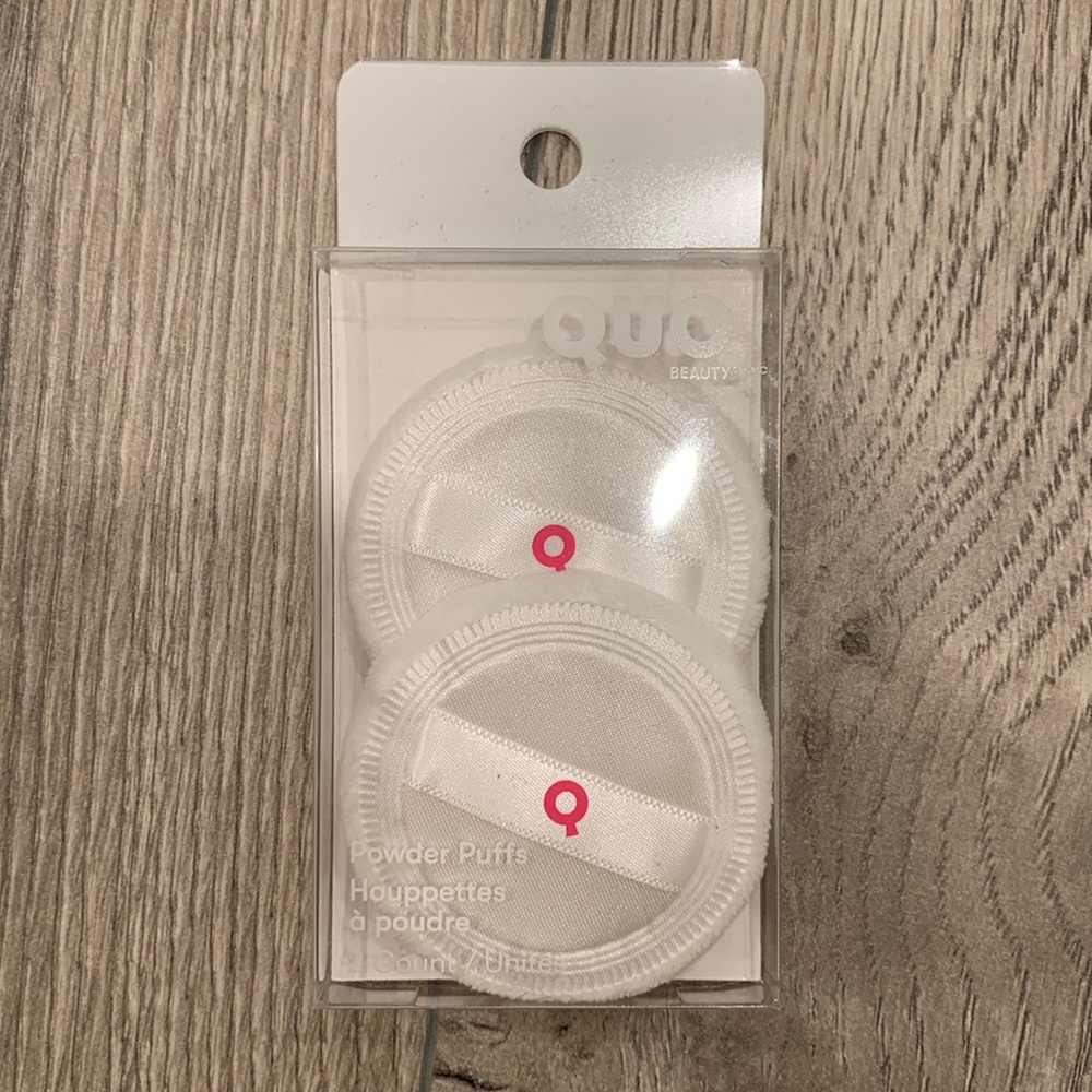 NIB QUO powder puffs 2 count